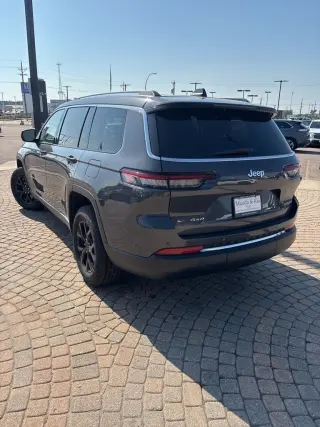 2022 Jeep Grand Cherokee L Laredo