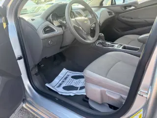 2017 Chevrolet Cruze LS Auto