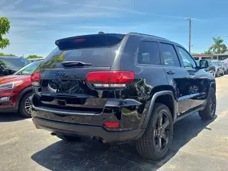 Jeep Grand Cherokee 2018 4x4 Laredo 4dr SUV