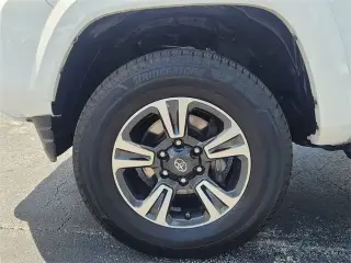 Toyota Tacoma 2018 4x2 TRD Off-Road 4dr Double Cab 5.0 ft SB