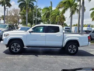 Toyota Tacoma 2018 4x2 TRD Off-Road 4dr Double Cab 5.0 ft SB