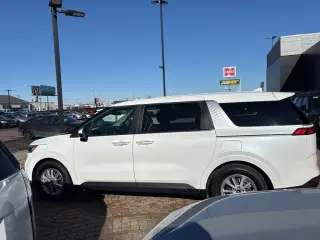 2023 Kia Carnival LX
