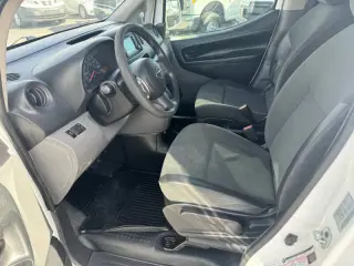 2017 Nissan NV200 SV