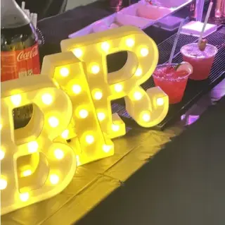 BARTENDERS Y MESEROS