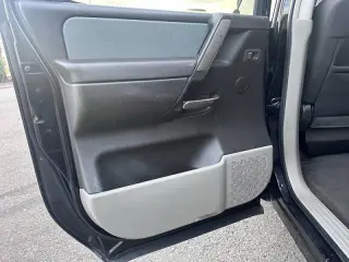 2004 Nissan Titan SE