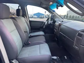2004 Nissan Titan SE