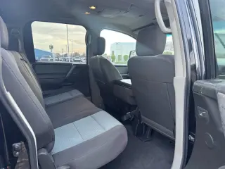 2004 Nissan Titan SE