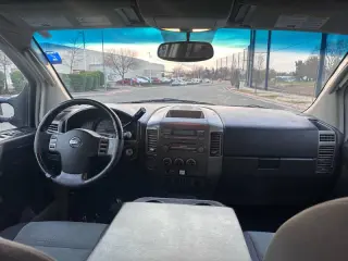 2004 Nissan Titan SE