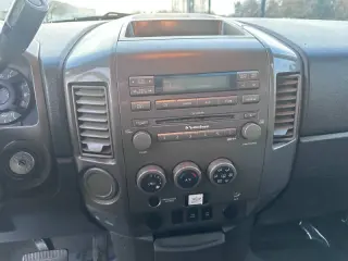 2004 Nissan Titan SE