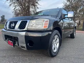 2004 Nissan Titan SE