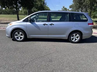 2013 Toyota Sienna L 7-Passenger