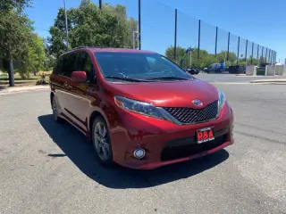 2015 Toyota Sienna SE Premium 8-Passenger