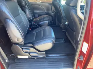 2015 Toyota Sienna SE Premium 8-Passenger