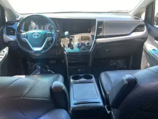 2015 Toyota Sienna SE Premium 8-Passenger