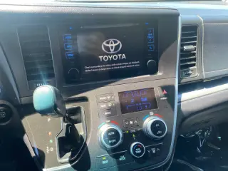 2015 Toyota Sienna SE Premium 8-Passenger