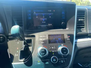 2015 Toyota Sienna SE Premium 8-Passenger