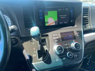 2015 Toyota Sienna SE Premium 8-Passenger