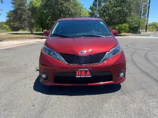 2015 Toyota Sienna SE Premium 8-Passenger
