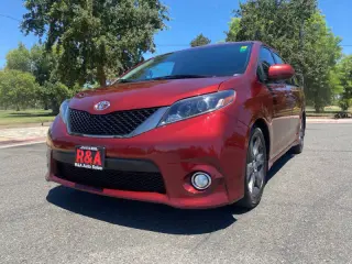 2015 Toyota Sienna SE Premium 8-Passenger