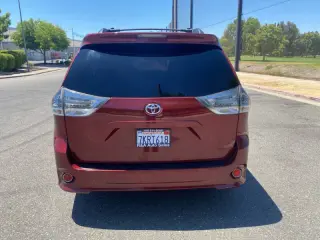 2015 Toyota Sienna SE Premium 8-Passenger