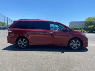 2015 Toyota Sienna SE Premium 8-Passenger