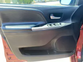 2015 Toyota Sienna SE Premium 8-Passenger