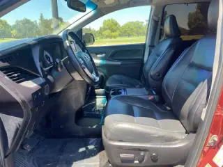 2015 Toyota Sienna SE Premium 8-Passenger