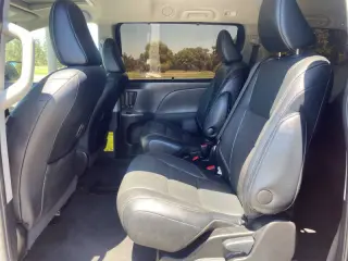 2015 Toyota Sienna SE Premium 8-Passenger