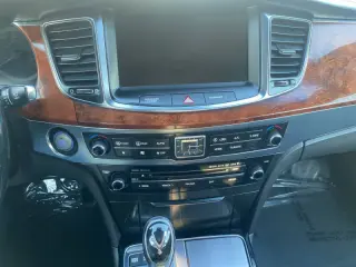 2014 Hyundai Equus Signature