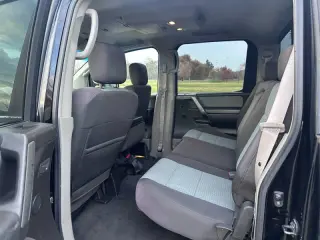 2004 Nissan Titan SE