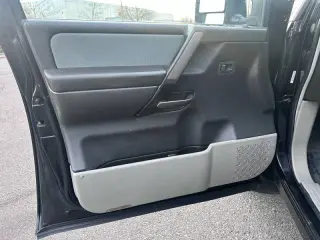 2004 Nissan Titan SE