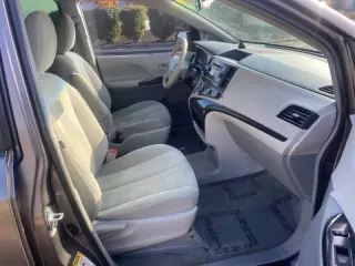 2014 Toyota Sienna L 7-Passenger