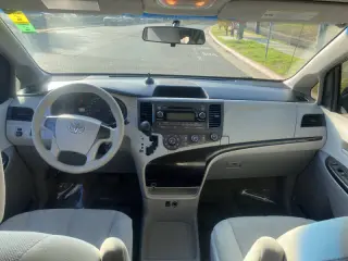 2014 Toyota Sienna L 7-Passenger