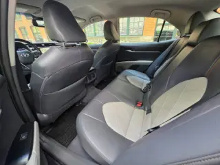 2019 Toyota Camry Hybrid XLE