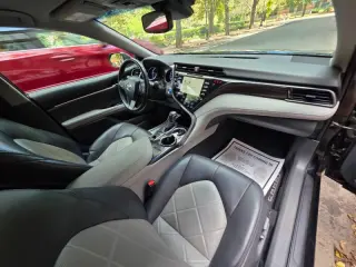 2019 Toyota Camry Hybrid XLE