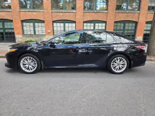 2019 Toyota Camry Hybrid XLE