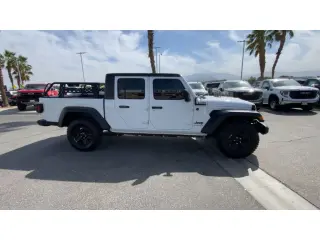 2024 Jeep Gladiator