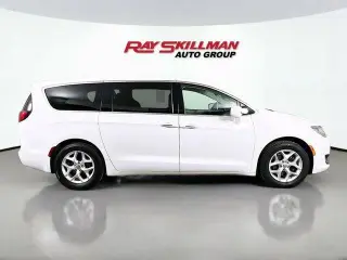 Chrysler Pacifica 2018 Touring Plus 4dr Mini-Van