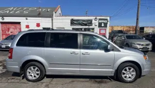 2010 Chrysler Town and Country Touring