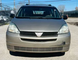 2004 Toyota Sienna LE 8 Passenger