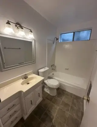 2 Bedroom Apt in W Pico Blvd