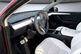 Tesla Model Y 2023 AWD Performance 4dr Crossover