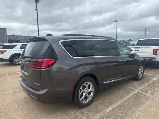 Chrysler Pacifica 2023 Limited 4dr Mini-Van