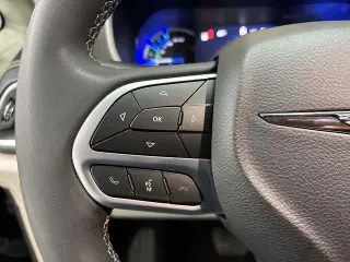 Chrysler Pacifica Plug-In Hybrid 2023 Touring L 4dr Mini-Van