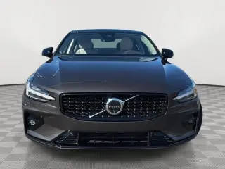 2024 Volvo S60 Plus Dark Theme