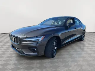2024 Volvo S60 Plus Dark Theme