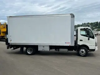 2017 Hino 195