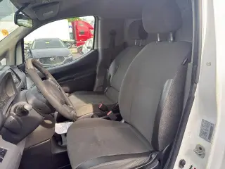 Nissan NV200 2017 S 4dr Cargo Mini-Van