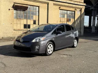 2010 Toyota Prius III