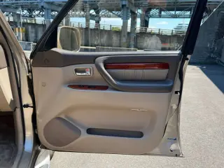 2000 Lexus LX 470